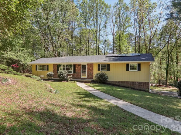 45 Crosswick Ln, Hendersonville, NC 28739