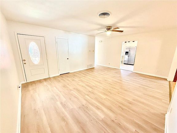 3rd image of 3326 Somerset Dr