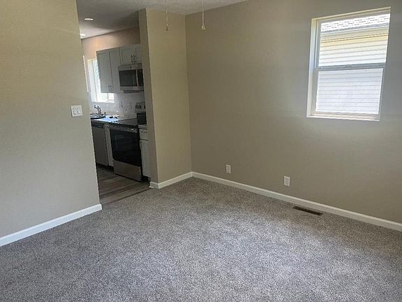 4th image of 320 N Oakdale Ave