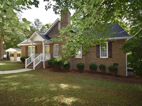 205 Fox Run Rd, Youngsville, NC 27596