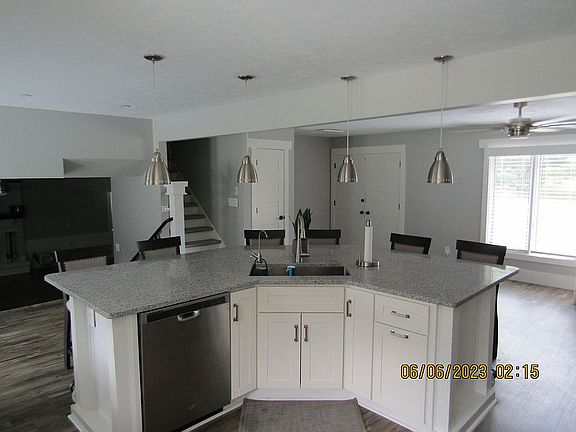 4th image of 1406 Westwind Dr