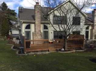 499 W Auburn Woods Ct, Palatine, IL 60067