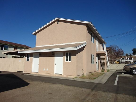 laundry rooms with hookups
