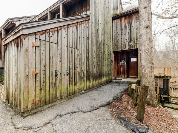 9455 S Pointe Lasalles Dr #65, Bloomington, IN 47401
