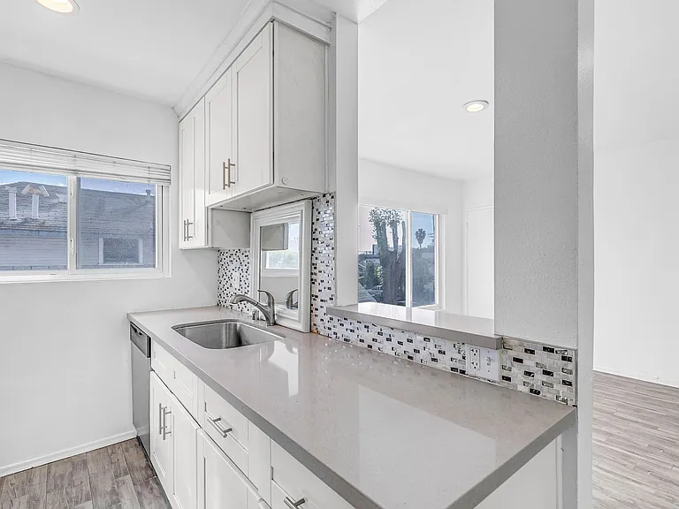 1016 Wilcox Ave — Photo 7