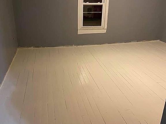 1st Bedroom w/o furniture 