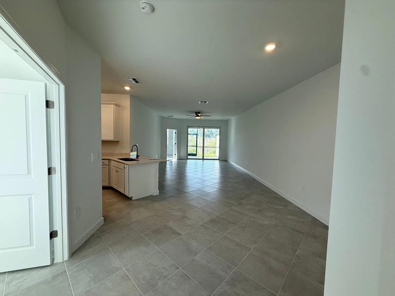 2 bed, 2.0 bath, 1564 sqft, $1,895 — Photo 2