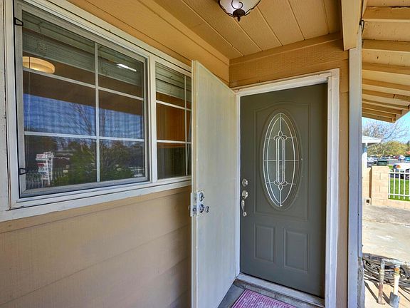 3rd image of 9909 Burline St