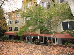 8745 Greenwood Ave N APT 208, Seattle, WA