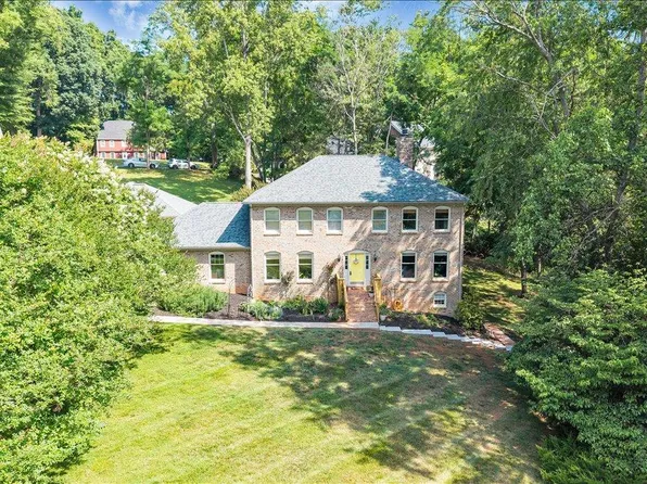 209 Quail Ridge Dr, Forest, VA 24551