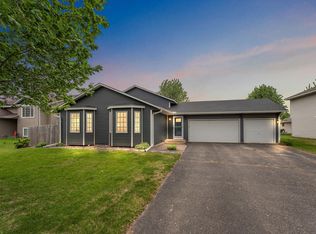 804 Heritage Trl, Belle Plaine, MN 56011
