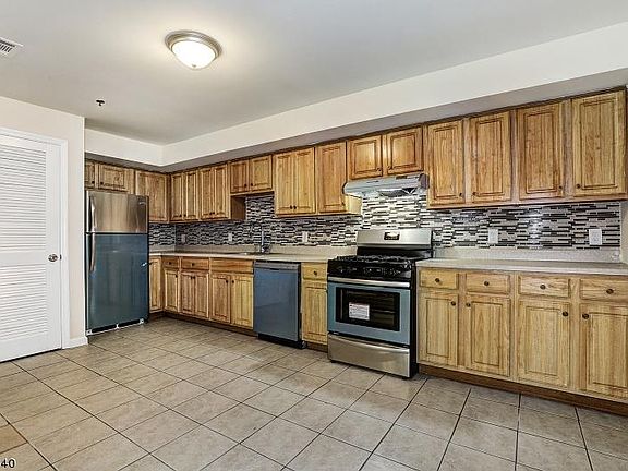 4th image of 21 Seabury St Floor 1