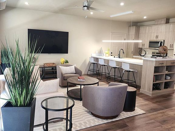 3rd image of 1000 W 7th St #403
