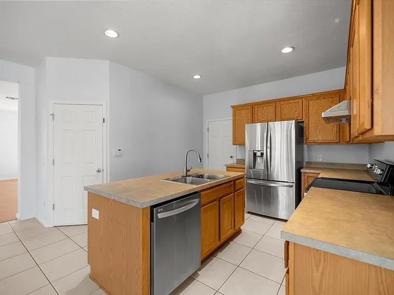5073 SW 40th Pl — Photo 12