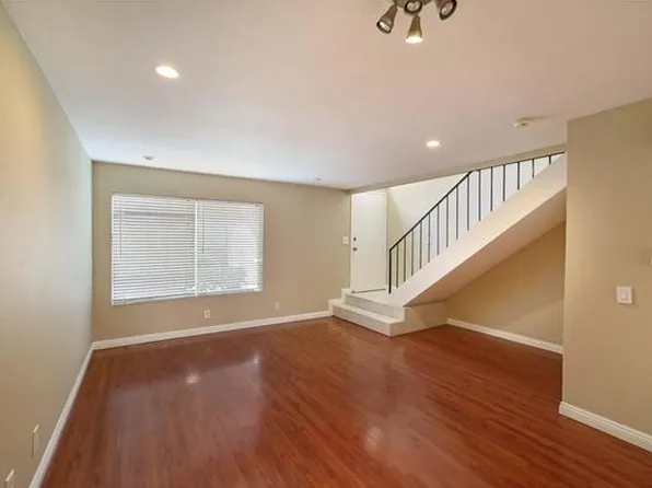 45 Oval Rd #3, Irvine, CA 92604