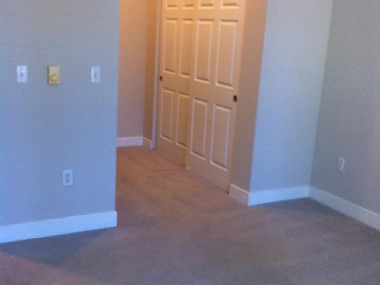 3x2 / 1240 sf - Master bedroom