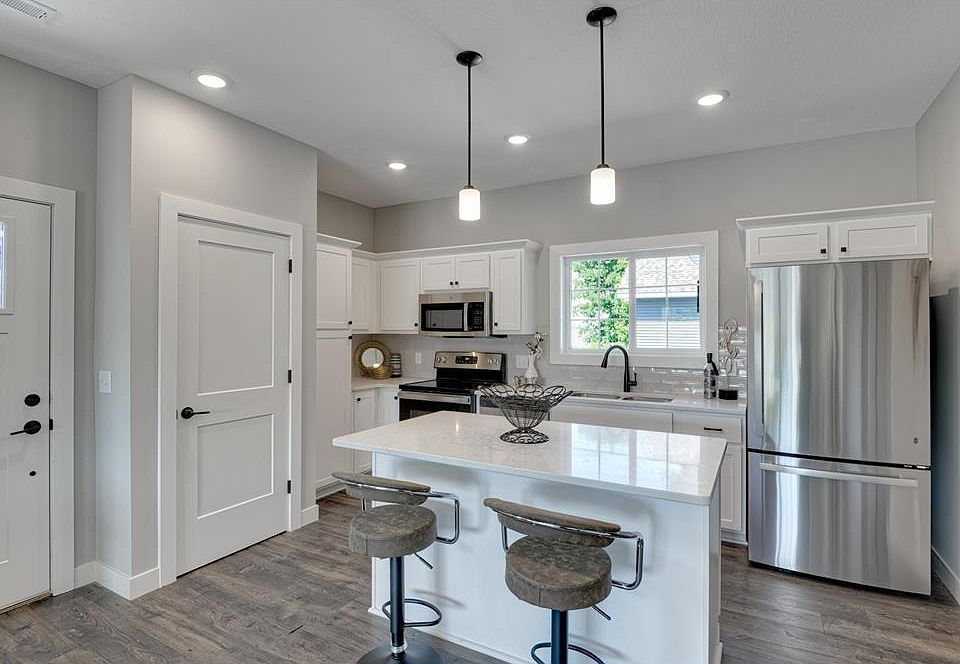 1st image of 22286 Lilac Ln