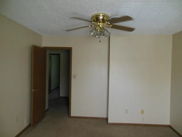 600 NE English Manor Dr #B — Photo 10