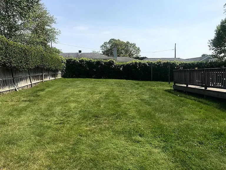 41 Burbank Ave — Photo 20