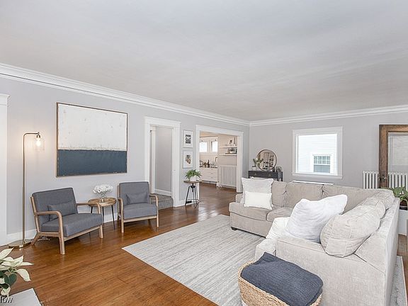 3rd image of 13921 Clifton Blvd