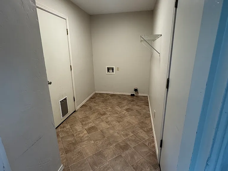 1417 W Hudson Dr — Photo 5