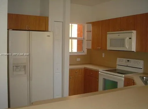 875 SW 6th Pl #TOWNHOUSE — Photo 9
