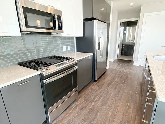 5th image of 3033 Oliver Ave #622