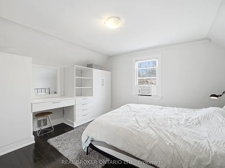 24 Glenburn Ave #UPPER — Photo 15
