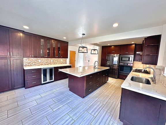 4th image of 1527 E Mariposa Ave
