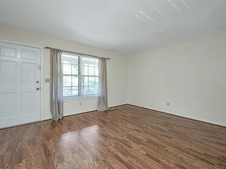 2727 Highland Ave S #204 — Photo 2