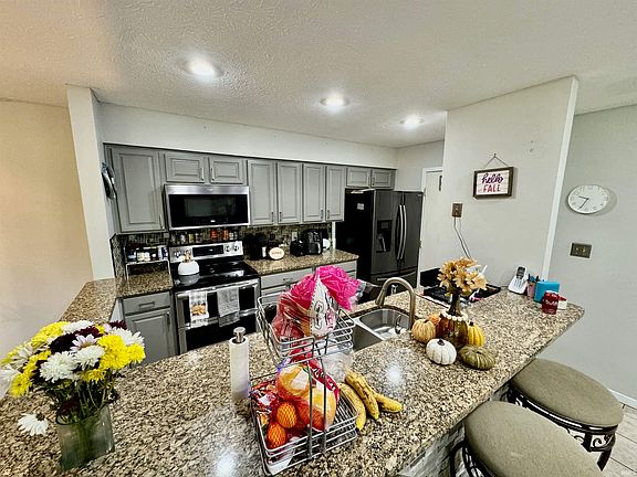 3rd image of 9411 S Pointe Lasalles Dr
