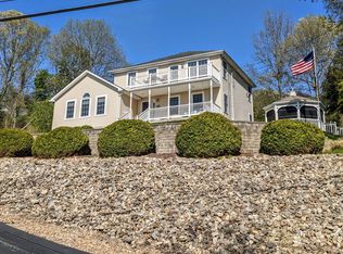 2 Fulton Dr, Groton, CT 06340