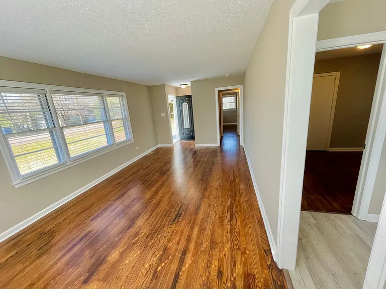 102 Hawthorne St — Photo 12