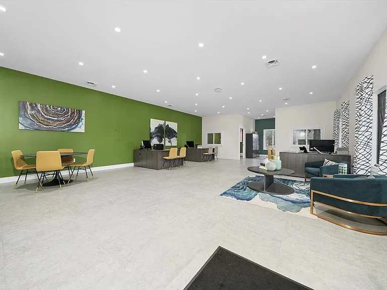 Hampton in Highland Apartments — Photo 16