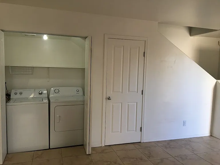 Rincalina on Speedway Townhomes — Photo 5