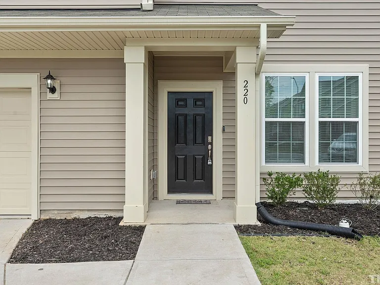 220 Avery Glenn Way — Photo 9