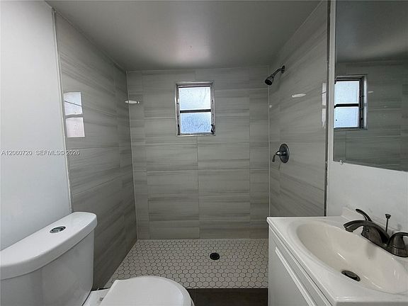 4th image of 320 SW 4th Ave #7