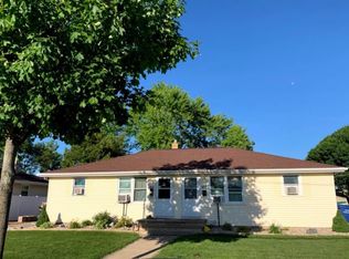 122 Daniel Ct #122, Combined Locks, WI 54113