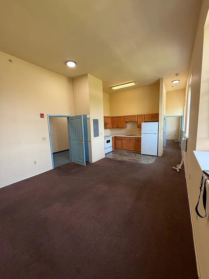Spacious 2 Bedroom Apartment — Photo 2