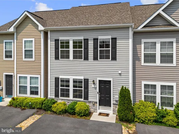 19 Loblolly Dr, Bunker Hill, WV 25413