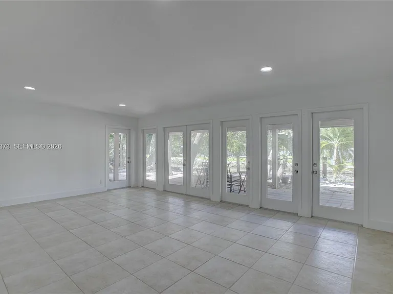 616 SW 11th Ct — Photo 12