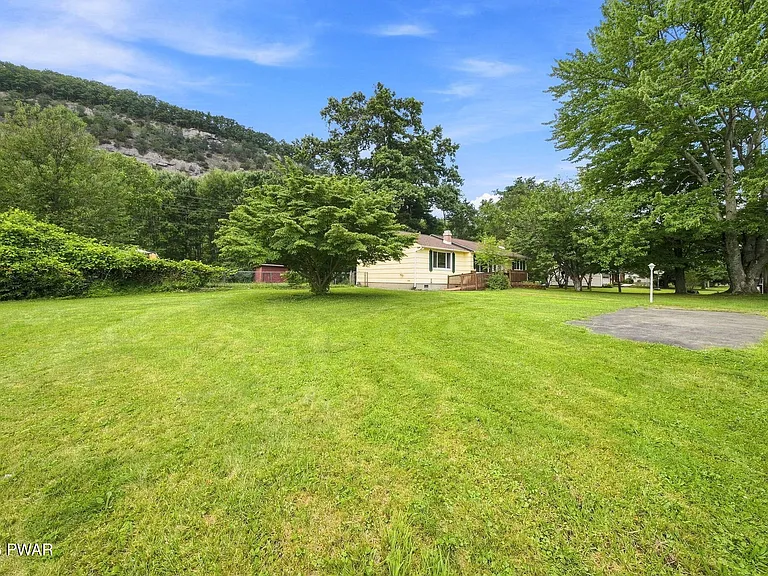 1055 Blue Ridge Ave — Photo 2