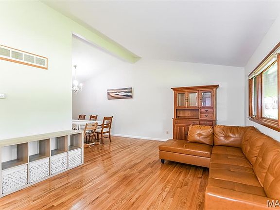 4th image of 123 Brookside Ct