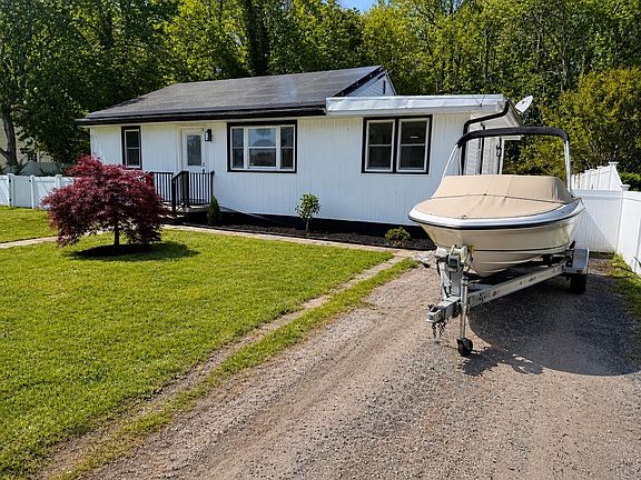 3rd image of 10 Susan Ln