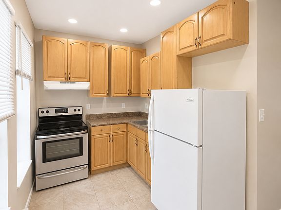 2nd image of 821 Jackson St Floor 2