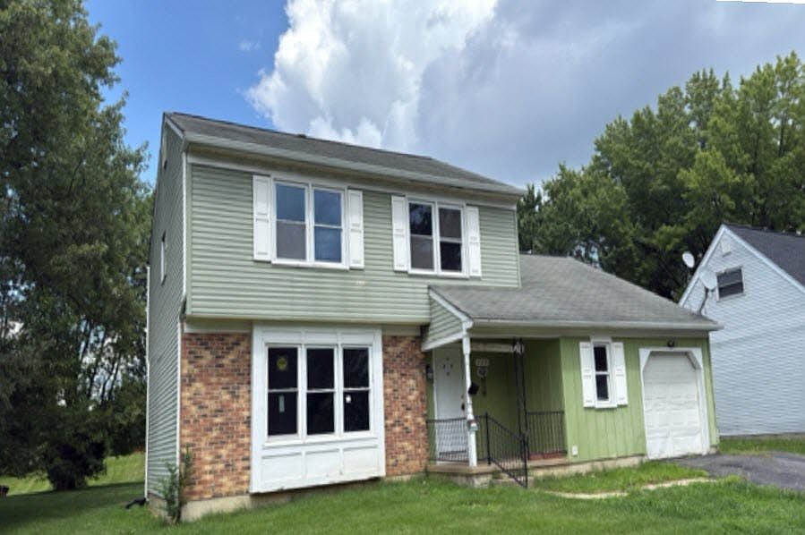 1st image of 135 Quail Hollow Dr