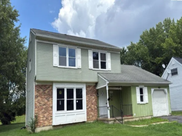135 Quail Hollow Dr, Dover, DE 19904