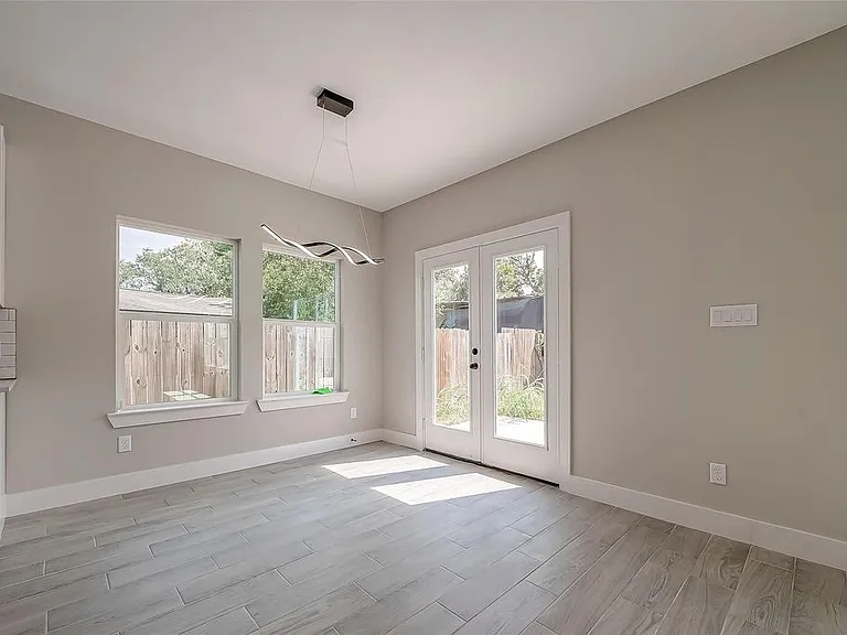 8128 Chateau St — Photo 13
