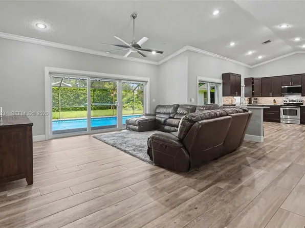 5085 NW 96th Way, Coral Springs, FL 33076