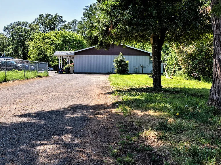 Driveway to 4-plex on dead end street